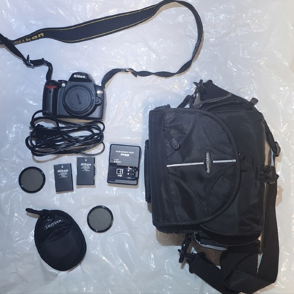 Nikon D40X DSLR Camera 2 batteries, carrying bag,  pre-owned,